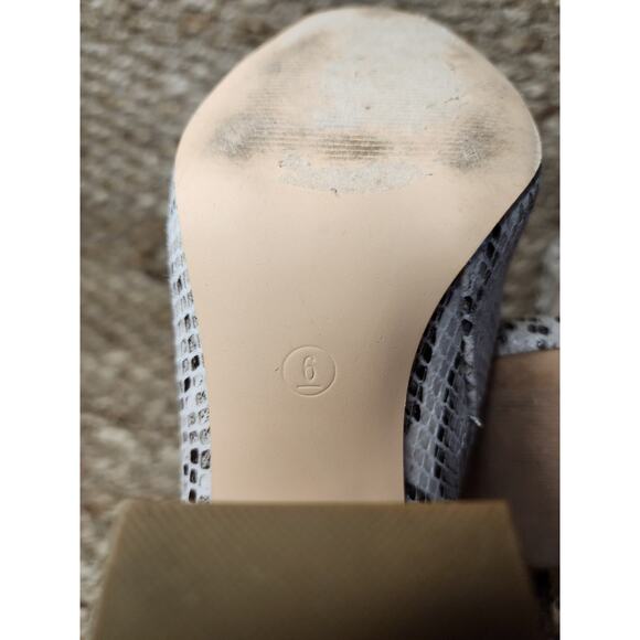 Snakeskin Leather Fashion Block Heel Ankle Booties Cream Zip Up Size 6 - Picture 11 of 11